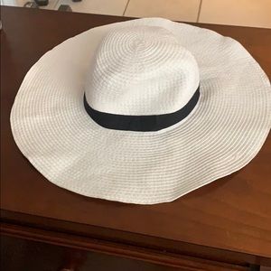White floppy hat!!!!!! Never worn! Target!